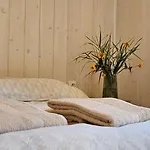 Mazury Resort-nowoczesna Stodola 10 M Od Jeziora,prywatna Plaza, Wifi Holiday home Makosieje